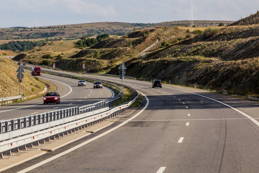 Atenționări pentru românii care merg cu mașina în Bulgaria. Ce amenzi riscă șoferii care încalcă regulile de circulație