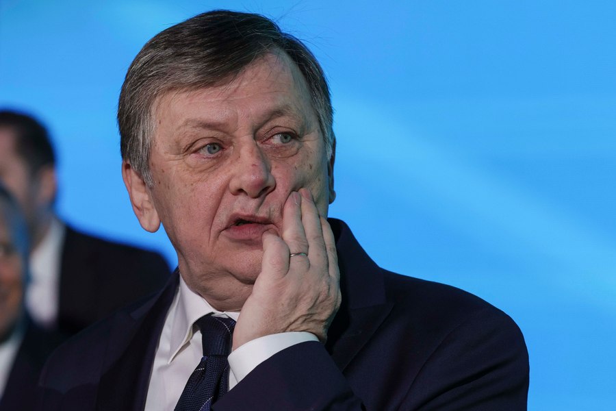 Crin Antonescu, derapaj pe rețelele de socializare. „Faptul că avem un președinte ca Nicușor Dan nu înseamnă că suntem retardați toți”
