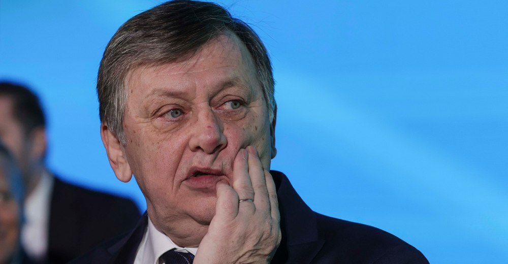 Crin Antonescu, derapaj pe rețelele de socializare. „Faptul că avem un președinte ca Nicușor Dan nu înseamnă că suntem retardați toți”
