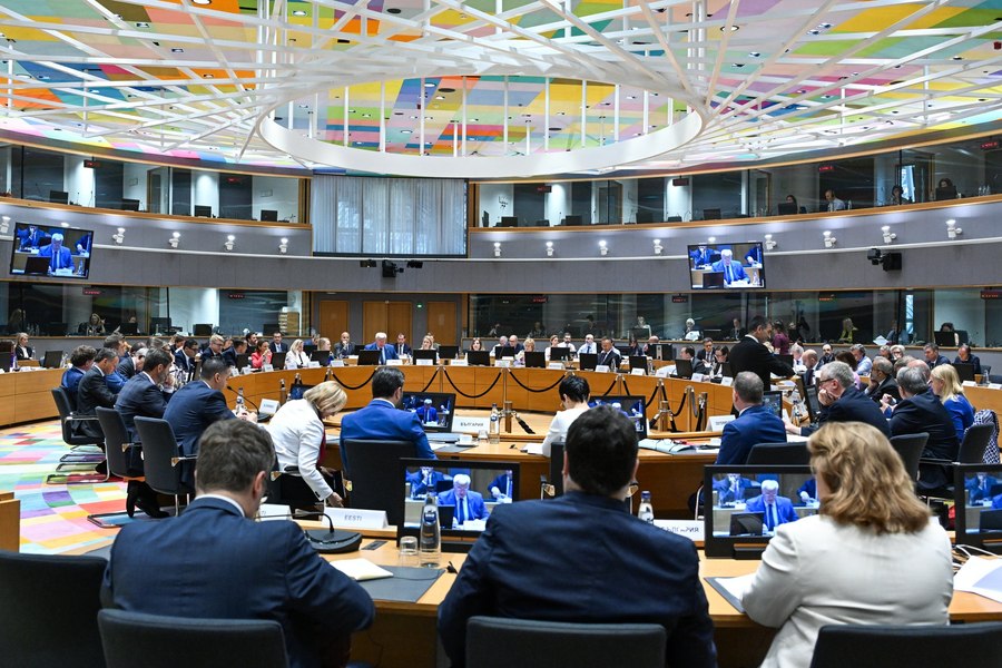 Liderii UE discută despre securitate, competitivitate și comerț. Se preconizează că reuniunea se va încheia foarte târziu