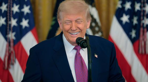 Trump a postat „Bombardează Iranul”, un cântec parodie cu avioanele B-2 și vocea sa pe fundal