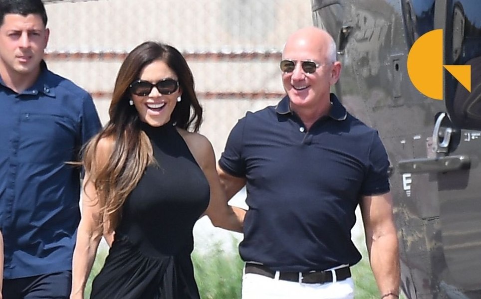 Activiști care protestează față de nunta lui Jeff Bezos, ridicați cu forța la Veneția