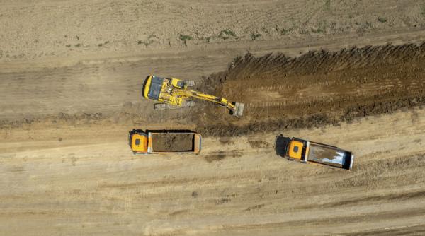 România ar putea pierde 7,8 miliarde de euro din PNRR. „Discutăm aici de școli, spitale, segmente de autostradă și căi ferate”