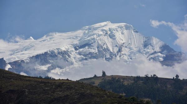 O japoneză a murit pe un munte înzăpezit după ce a cucerit vârful de aproape 7000 de metri. A stat peste 24 de ore la minus 30 de grade