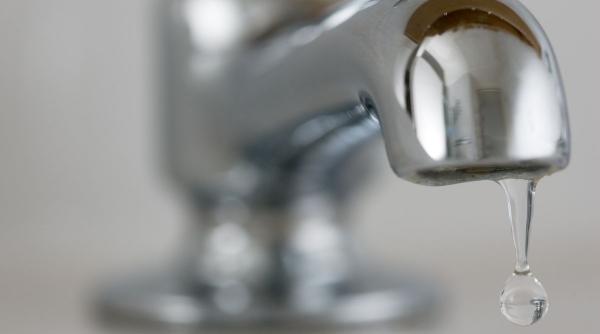 Zeci de localități au rămas fără apă în Alba din cauza caniculei. La Arad, apa de la robinet e tulbure