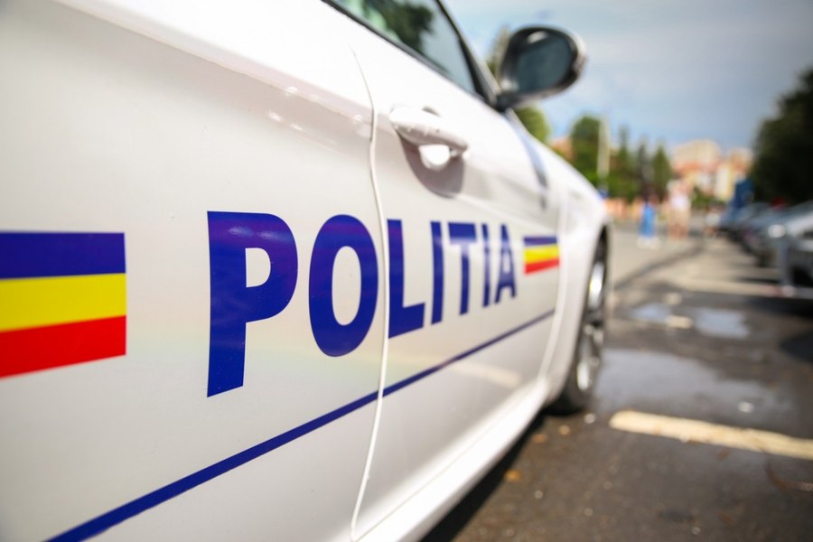 Copil de 13 ani găsit confuz pe stradă, după ce a înghițit un plic cu nicotină. Poliția spune că nu e o substanță interzisă