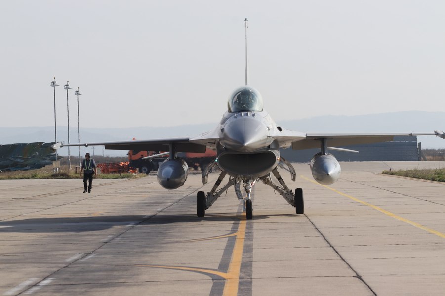 Ar trebui ca România să doneze avioane F16 Ucrainei? Expert: „Summitul NATO stimulează statele europene să doneze Kievului vechituri”
