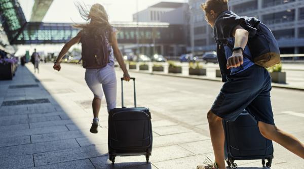 Vot în UE. Companiile aeriene nu mai au voie să taxeze suplimentar bagajele de mână. Ce înseamnă asta pentru pasageri