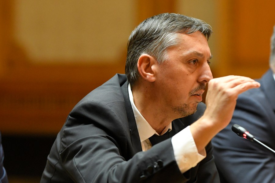 „Reformele majore” ale ministrului David nu prea au legătură cu realitatea din învăţământul românesc