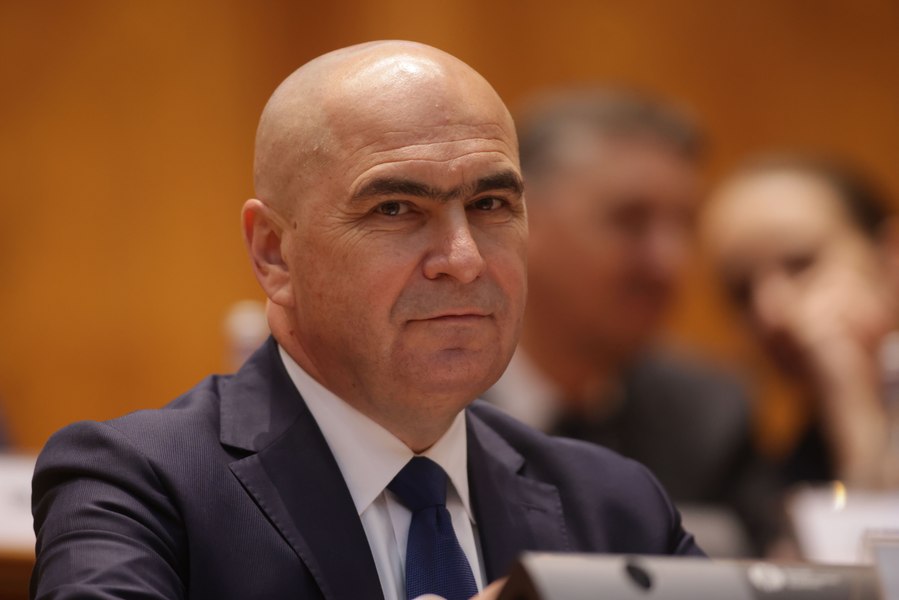 Prima „tăiere” a lui Bolojan. Dispar 12 salarii de 4.000 de euro. „Rămân doar 5 persoane. Inventariem tot ce înseamnă sinecuri”