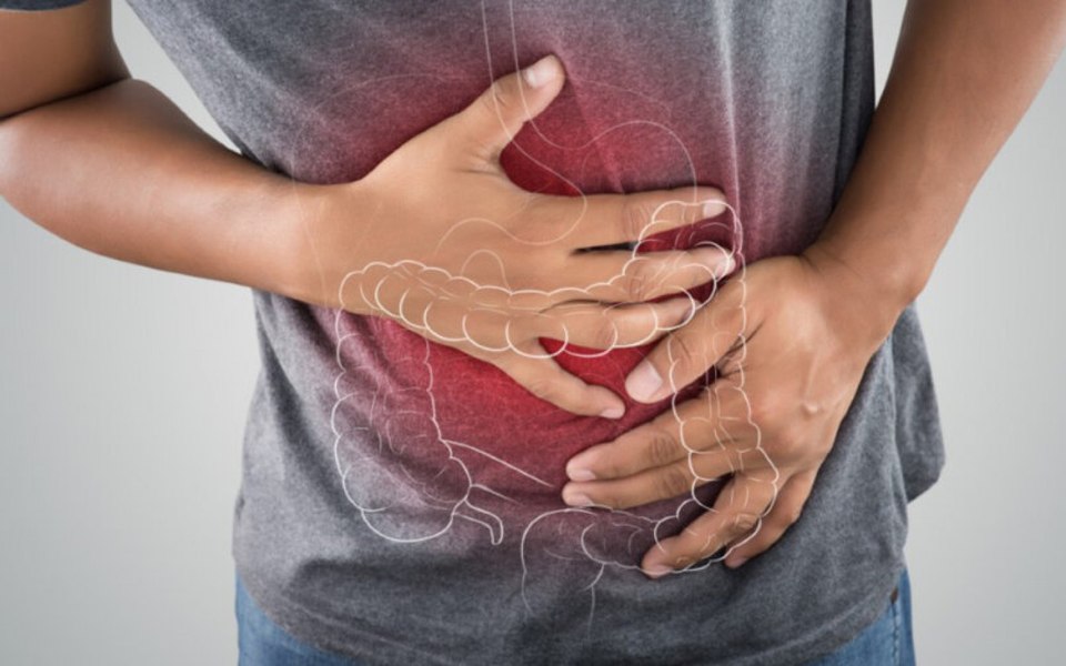 Un chirurg oncolog dezvăluie cele șase obiceiuri care ar putea crește riscul de cancere de stomac, colon și pancreas