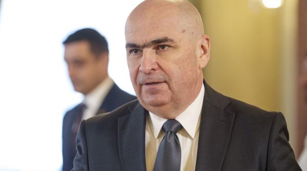 "Nesimţirea e mare". Bolojan dezvăluie cum RA-APPS a închiriat o clădire unui privat, care a reînchiriat-o unei bănci de stat