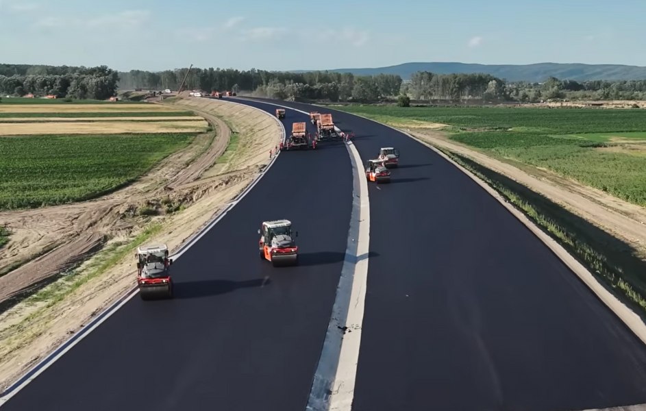 Progres major pe șantierul unui lot important din Autostrada Moldovei. Speranțe că ar putea fi finalizat în 2025