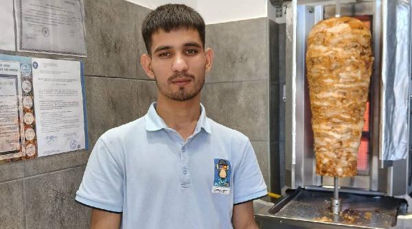 Povestea incredibilă a lui Idris, afganul care a plecat pe jos din ţara lui şi și-a deschis o șaormerie în Gura Humorului