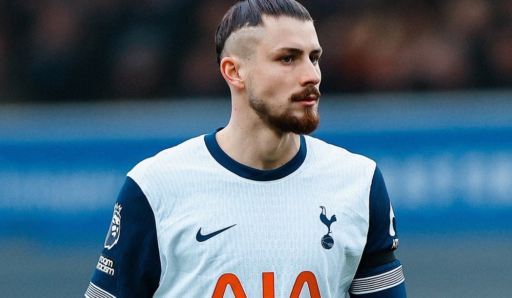 Englezii s-au lămurit de Radu Drăgușin. Noul antrenor de la Tottenham vrea să-l cedeze