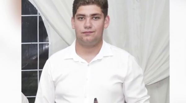 Tragedie în Gorj: Un artist de 18 ani, lovit de trăsnet în timp ce cânta la vioară, la un majorat. Visa să devină preot