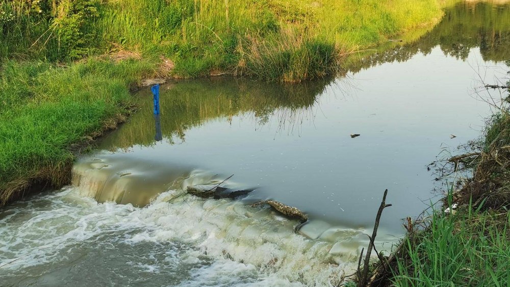 Guvernul adoptă măsuri de sprijin pentru populaţia afectată de contaminarea râului Târnava Mică