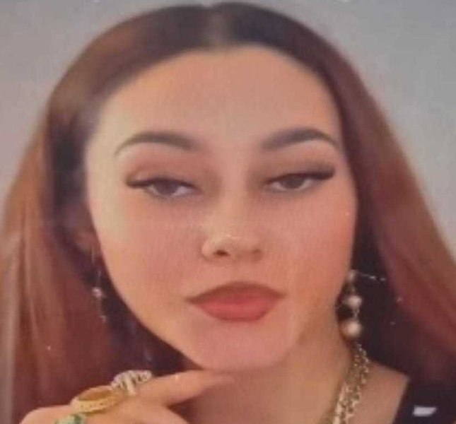 O fată de 13 ani, dată dispărută de părinți. Ea a fugit din casa bunicului cu o mașină care o aștepta afară
