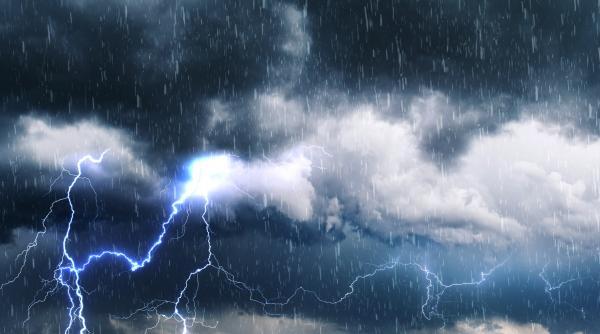 Avertizare imediată de la ANM: Cod galben de vijelii și descărcări electrice în mai multe județe