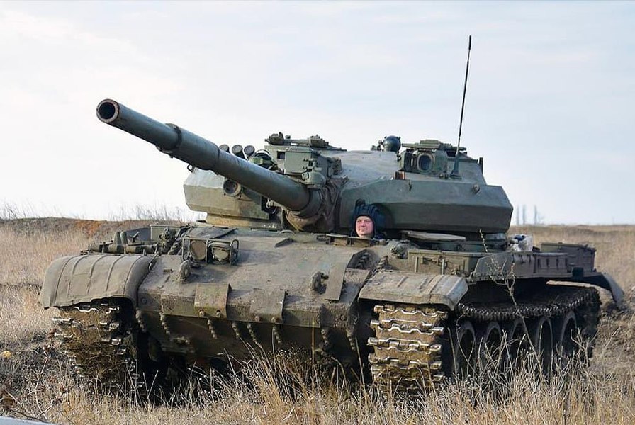 Rusia a ajuns la fundul sacului. Refoloseşte tancuri depăşite de tip T-62 în războiul din Ucraina
