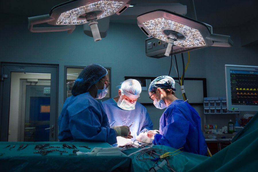 Dr. Dan Aurel Nica, neurochirurg: „Tratamentul chirurgical pentru durerea de spate, recomandat dacă tratamentul conservator nu are efect sau dacă apar complicații“