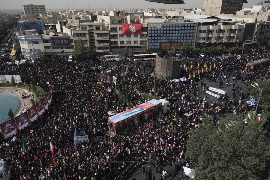 S-a strigat „moarte Americii” la funeraliile din Teheran ale comandanților și oamenilor de știință iranieni uciși de Israel