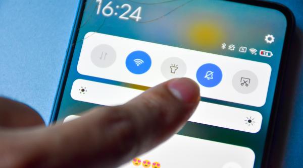 Ești genul care își ține telefonul pe silent? Iată ce spune asta despre tine