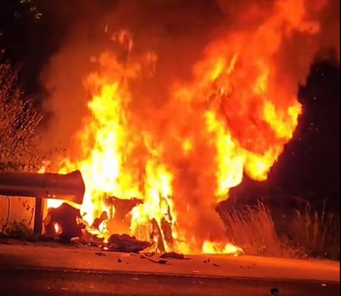 Clipe șocante cu cei doi tineri care au ars de vii în BMW-ul abia cumpărat: „Unul dintre ei plângea că nu poate să iasă”