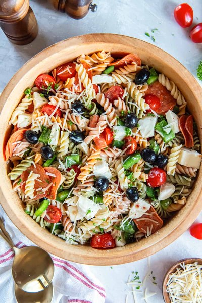 Cea mai simplă și delicioasă rețetă de vară. Felul de mâncare care îmbină aroma pastelor cu gustul preferat de pizza