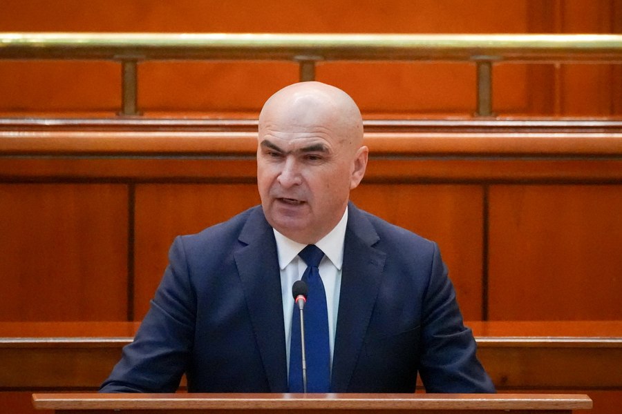 România, operațiune grea pentru reducerea deficitului. Guvernul Bolojan mizează totul pe o carte riscantă