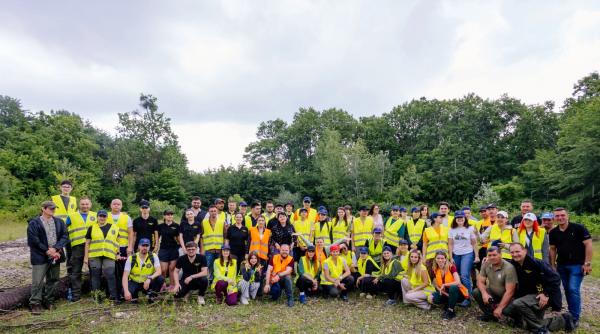 Gesturi simple care contează pentru un viitor mai bun  Peste 15 tone de deșeuri colectate în cadrul campaniei de ecologizare a BAT