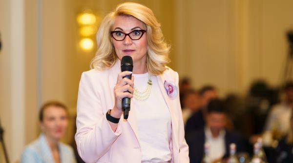 Andreea Paul lansează campania de leadership feminin "Sunt mai competentă decât garnitura dumneavoastră de miniştri"