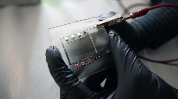 Oamenii de știință au inventat plăci de circuite cu metal lichid care se pot vindeca singure și rezistă la deteriorări grave