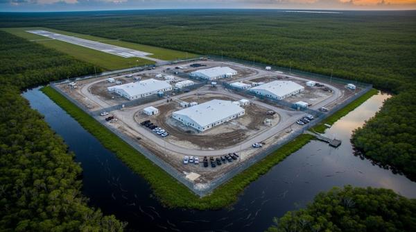 Cum arată Aligator Alcatraz, închisoarea pentru migranți pe care o inaugurează Trump. Ca și adevărata Alcatraz, e în mijlocul apelor