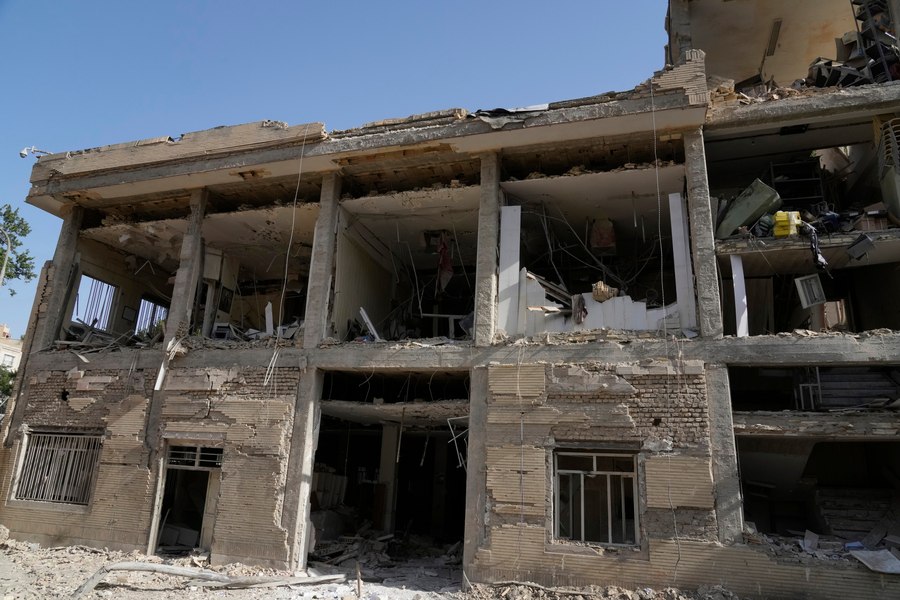 Ce s-a întâmplat cu prizonierii politici din Iran după atacul asupra închisorii Evin: „Ne-au adus într-un loc care practic ne va ucide”