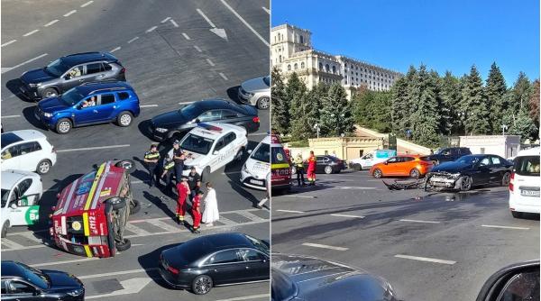 O ambulanță s-a răsturnat în fața Parlamentului după un accident rutier