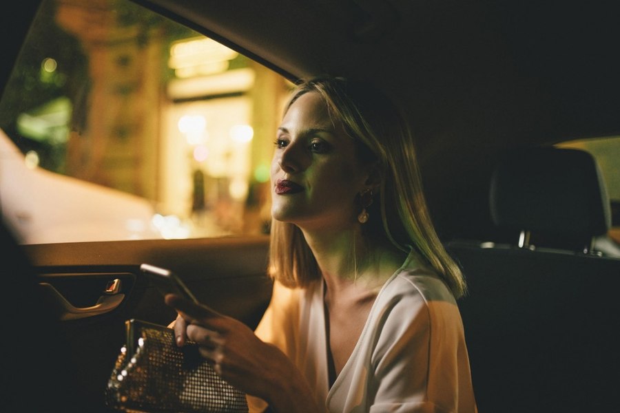 Condamnată pentru un „spectacol erotic” în mașină. O franțuzoaică, găsită vinovată pentru un accident rutier în Elveția