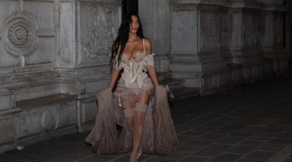 Cea mai șocantă apariție la nunta lui Jeff Bozos cu Lauren Sanchez. Cum s-a îmbrăcat Kim Kardashian în ultima noapte de petreceri