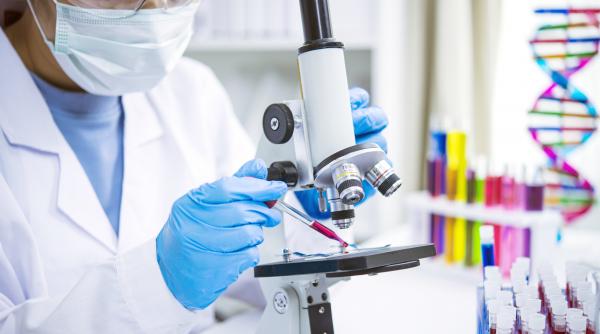 "Este singura persoană din lume compatibilă cu ea însăși". Unde trăieşte femeia care are o nouă grupă de sânge unică