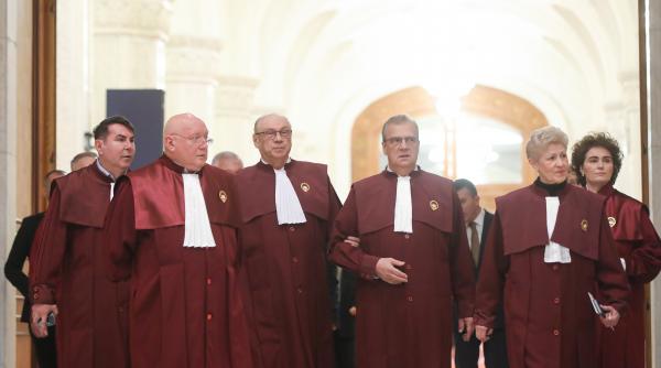 Surse: CCR l-a trimis pe secretarul instituției la Ministerul Finanțelor să ceară bani pentru „primele de pensionare” de 180.000 de lei