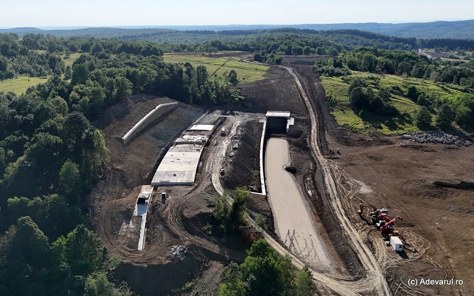 Cel mai lung tunel de autostradă din România, excavat în vestul țării. Cum vor arăta galeriile sale de doi kilometri