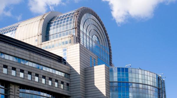 Parlamentul Europeană dă în clocot, după ce s-a stricat aerul condiționat: "Cei de la ECR nu cred în încălzirea globală și o duc bine"