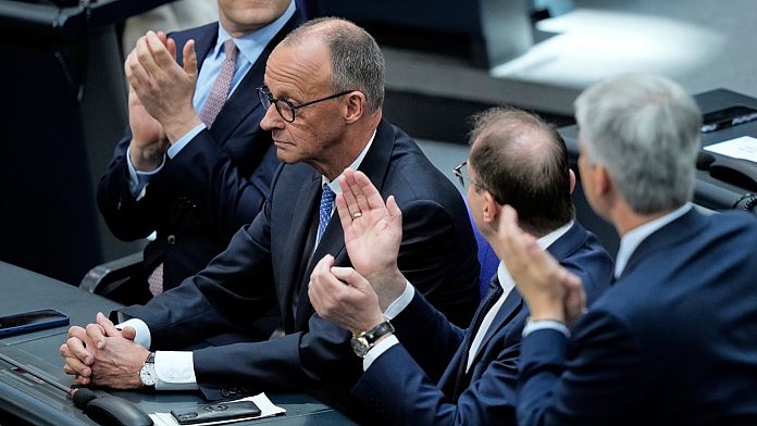 Cancelarul german Merz se confruntă cu controverse legate de steagul Pride după ce a declarat că Bundestagul „nu este un circ”