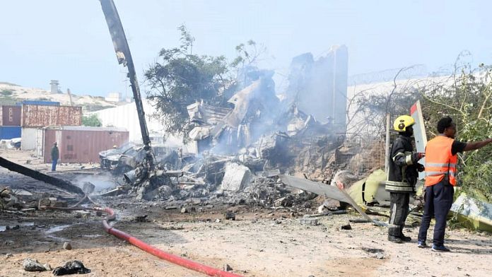 Cel puțin trei persoane au murit în urma prăbușirii unui elicopter militar al Uniunii Africane în Somalia