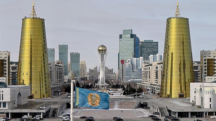 Kazahstanul interzice purtarea măștilor de protecție în locurile publice