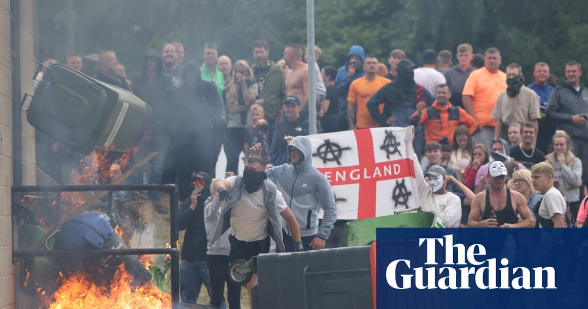 Un inginer din Surrey a fost condamnat la 15 luni de închisoare pentru postare „jositoare” după crimele din Southport.