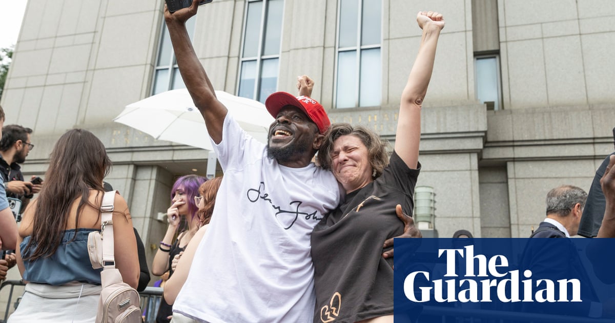 „Lăsați-l pe Puffy să plece”: în fața instanței, susținătorii lui Sean „Diddy” Combs salută verdictul