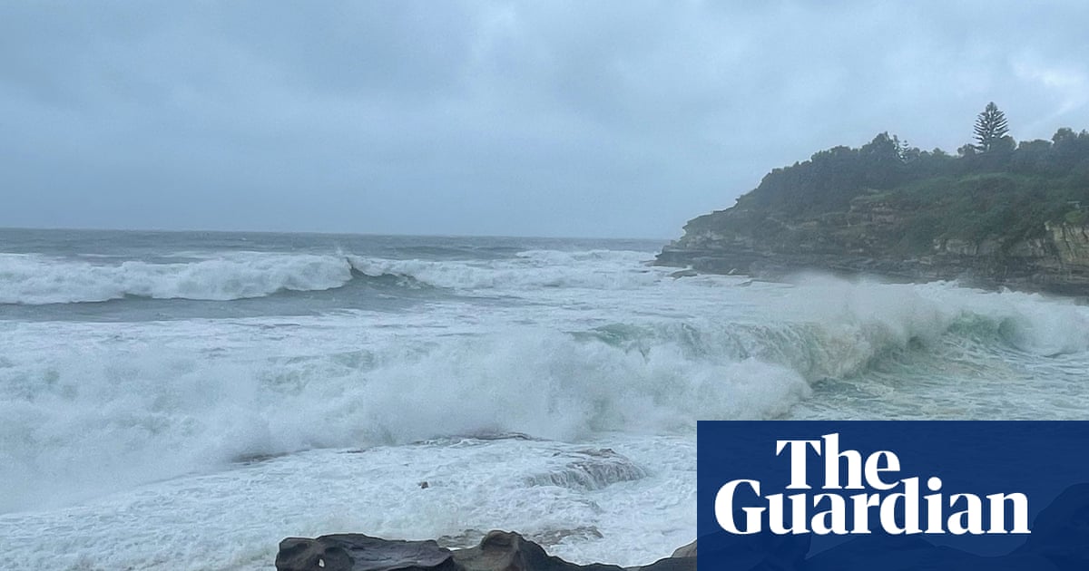 Vremea în NSW: furtuna aduce valuri de 13 metri înălțime și vânturi sălbatice, în timp ce BoM avertizează despre o „a doua creștere”