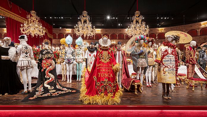 „Din inimă în mâini”: Dolce & Gabbana își aduce lumea creativă la Roma