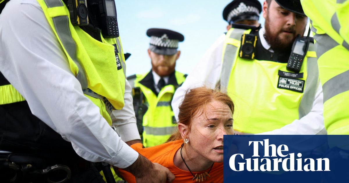 Poliția metropolitană acuzată de „agresiune asupra dreptului la protest” după o creștere de zece ori a arestărilor pentru acte de violență